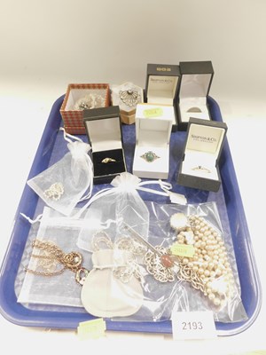 Lot 2193 - Assorted costume jewellery, white metal dress...