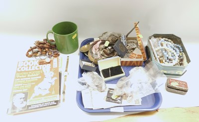 Lot 2199 - Assorted costume jewellery, banknotes, beaded...