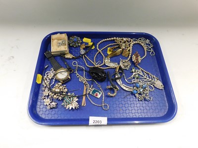 Lot 2203 - Costume jewellery, cultured pearl necklaces,...
