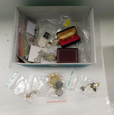 Lot 2205 - Assorted costume jewellery, drop earrings,...
