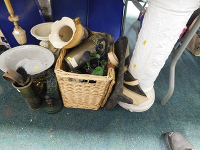 Lot 2280A - Housewares, ceramics, to include raised onyx...