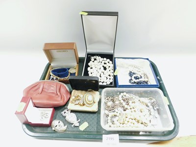 Lot 2195 - Costume jewellery, to include beaded necklaces,...