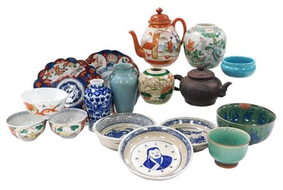 Lot 92 - A group of Chinese and Japanese ceramics,...