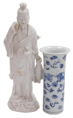 Lot 122 - A Chinese Qing dynasty blue and white sleeve...