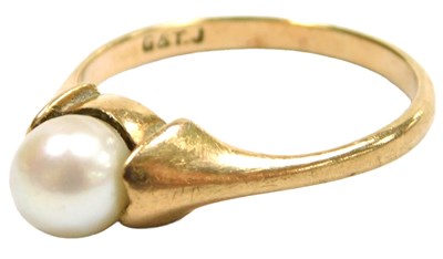 Lot 317 - A 9ct gold and cultured pearl ring, the single...
