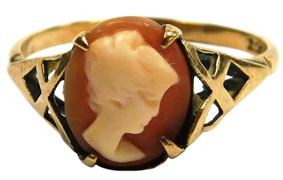 Lot 318 - A shell cameo ring, bust portrait of a lady,...