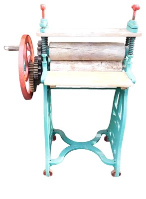 Lot 502 - An early 20thC Ewbank Treasure cast iron...