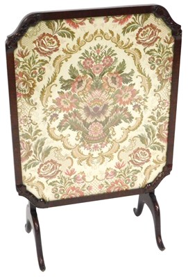 Lot 589 - An early 20thC mahogany tilt top table fire...