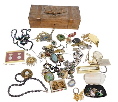 Lot 61 - A 20thC carved wooden jewellery box and...