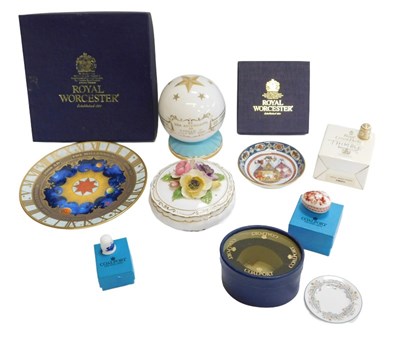 Lot 102 - A group of collector's porcelain, to include...