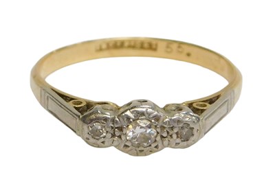 Lot 253 - An early 20thC three stone diamond dress...