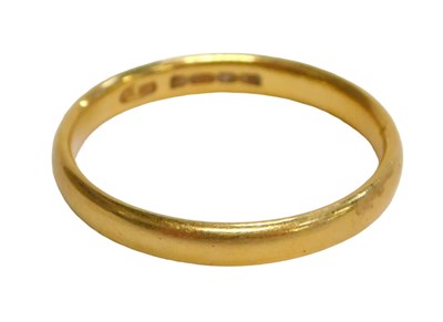 Lot 254 - A 22ct gold wedding band, of plain design, 3mm...