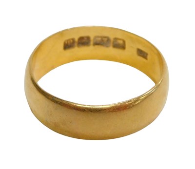 Lot 255 - A 22ct gold wedding band, 5mm width, 5.4g.