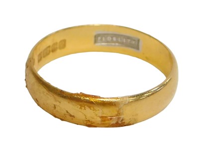 Lot 256 - A Fidelity 22ct gold wedding band, 5mm...