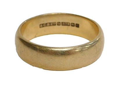 Lot 260 - A 9ct gold wedding band, of plain design, 7mm...