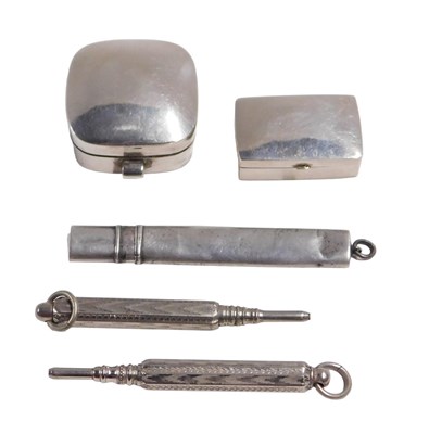 Lot 621 - A group of small silver, comprising two pill...