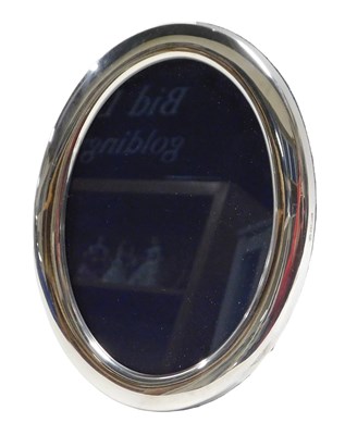 Lot 624 - An Elizabeth II silver mounted oval photograph...