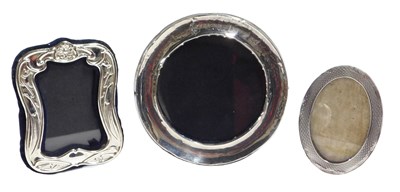 Lot 626 - Two silver mounted strut photograph frames,...