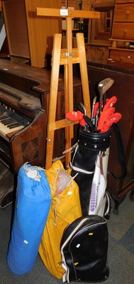 Lot 1026 - Miscellaneous items, including a small tent in...