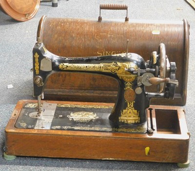Lot 2011 - A hand cranked Singer sewing machine, in box.
