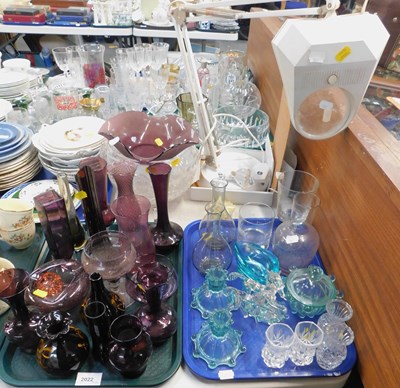 Lot 2022 - Glassware, vases, ashtrays, etc., large bowls,...