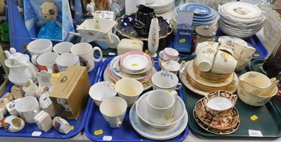 Lot 2023 - A group of ceramics, including Royal Crown...