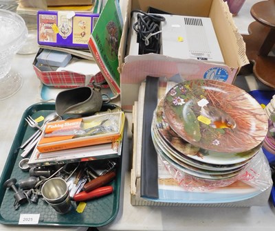 Lot 2025 - Household wares, including scissors, small...
