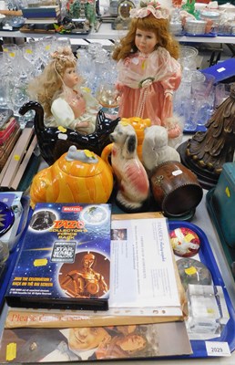 Lot 2029 - A group of household wares, including ceramics,...