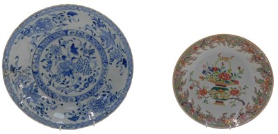 Lot 736 - A Chinese Tangxi porcelain fluted blue and...