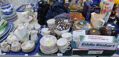 Lot 2053 - A group of household wares, ceramic and other,...