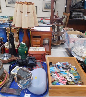 Lot 2056 - General household items, including a Scholl...