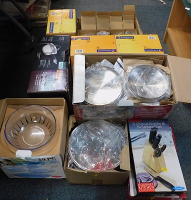 Lot 2066 - Household glassware and kitchen items,...