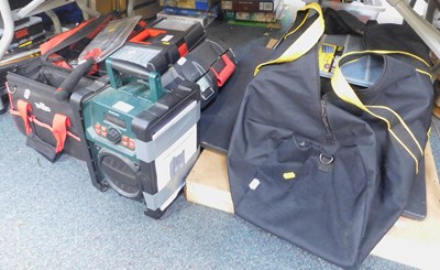 Lot 2077 - Tools and tool boxes, containing hand tools, a...