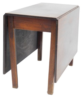 Lot 829 - A George III mahogany drop leaf dining table,...