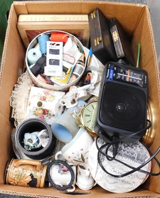 Lot 2121 - A box containing a quantity of household...