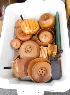 Lot 2125 - A box containing a quantity of treen items,...