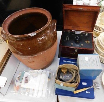 Lot 2090 - A Crawford Portland radio in wooden box, with...