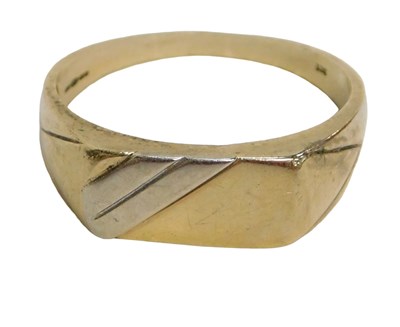 Lot 774 - A 9ct two colour gold gentleman's signet...