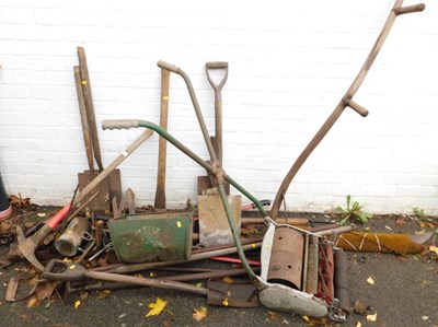 Lot 1080 - Various garden tools, to include spades,...