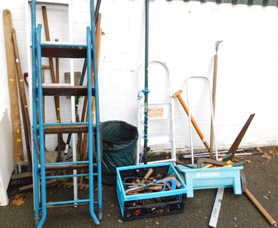 Lot 1081 - Garden tools, to include brushes, rake, spades,...