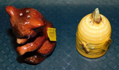 Lot 2181 - Ceramics, a small bear formed salt pot, and a...