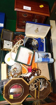 Lot 2193 - Costume jewellery and a jewellery box, to...