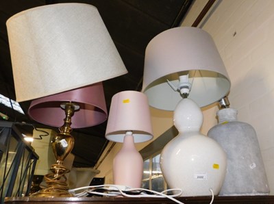 Lot 2222 - A group of table lamps.