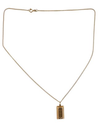 Lot 91 - A hollow 9ct gold ingot and chain style...